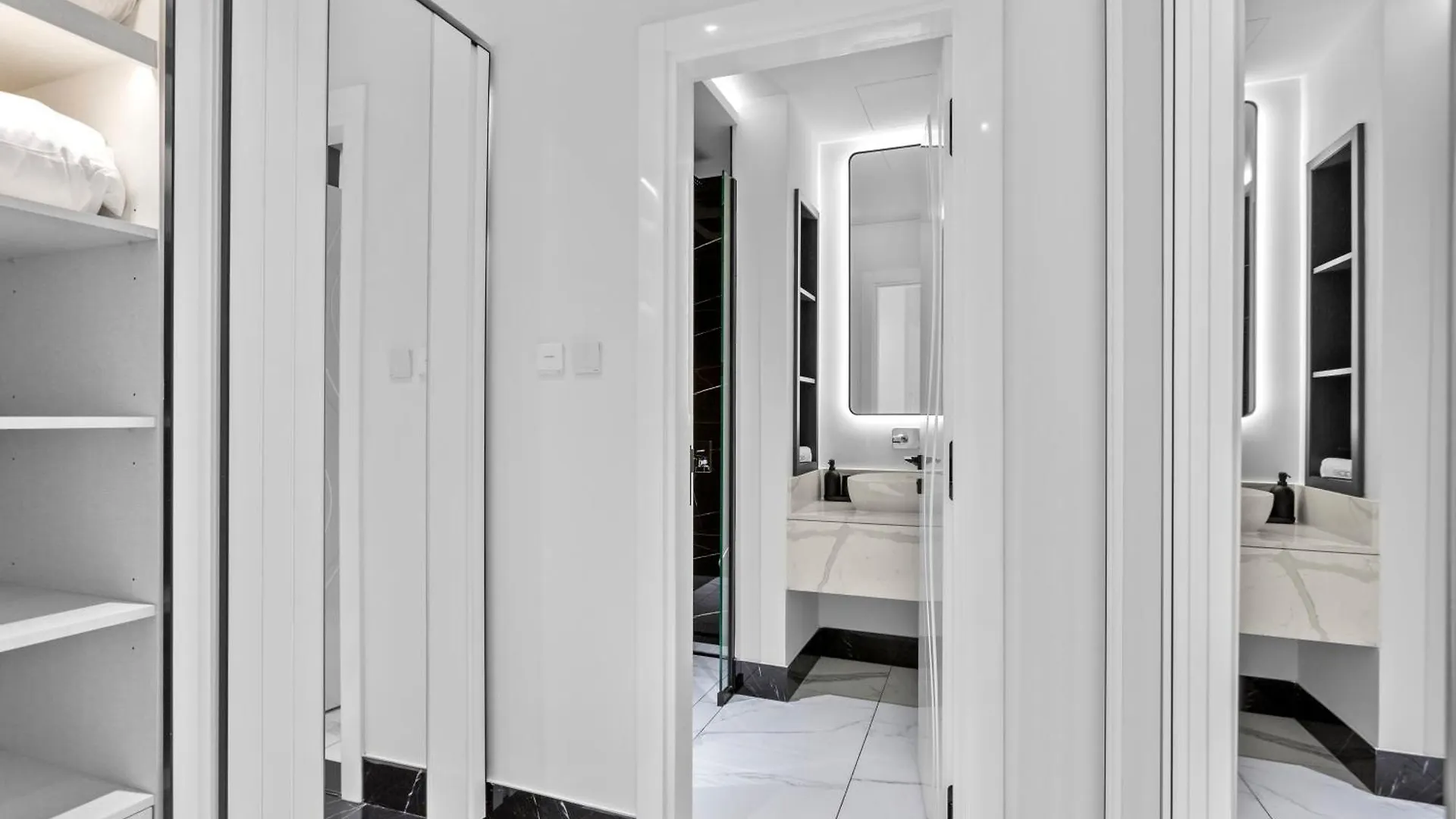 Lush Living With Jacuzzi And Burj Khalifa View Apartment Dubai