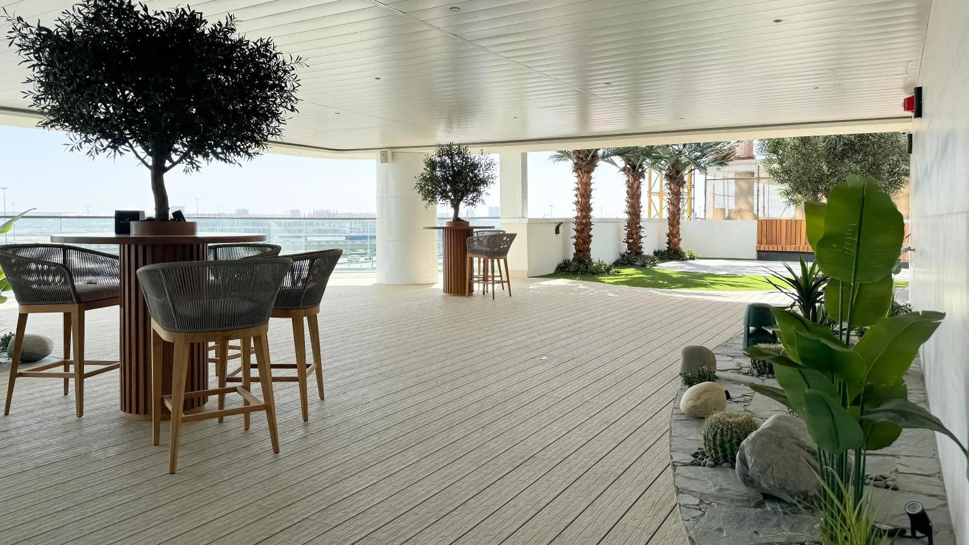Lush Living With Jacuzzi And Burj Khalifa View Apartment Dubai
