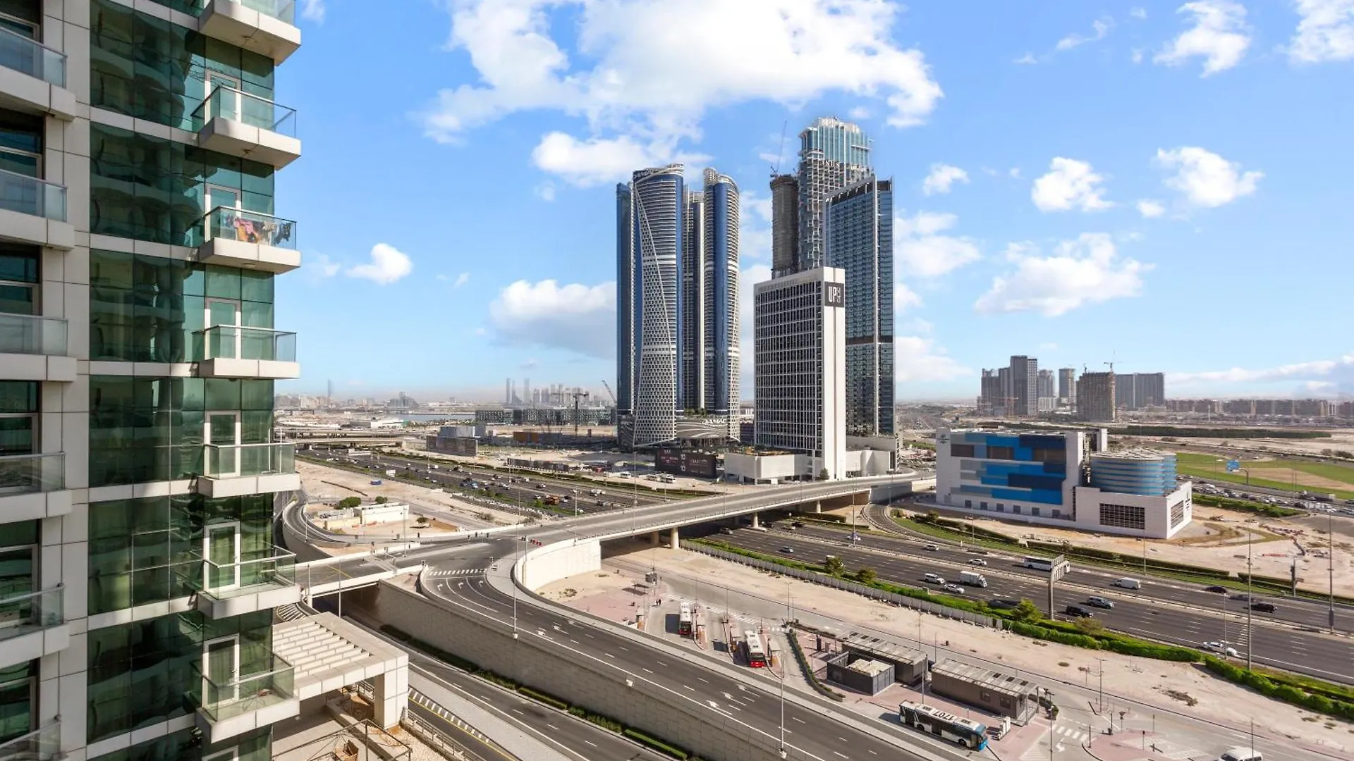 Lush Living With Jacuzzi And Burj Khalifa View Apartment Dubai