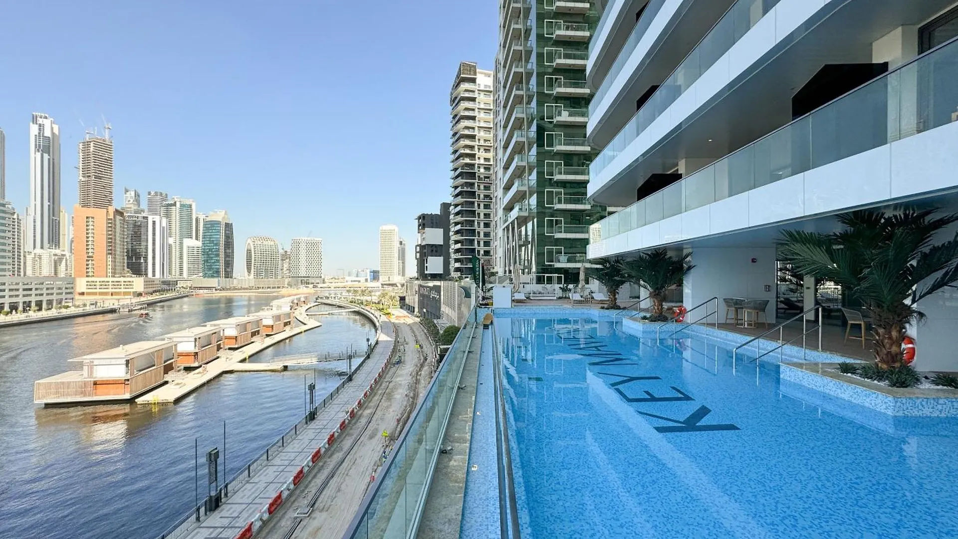 Lush Living With Jacuzzi And Burj Khalifa View Apartment Dubai