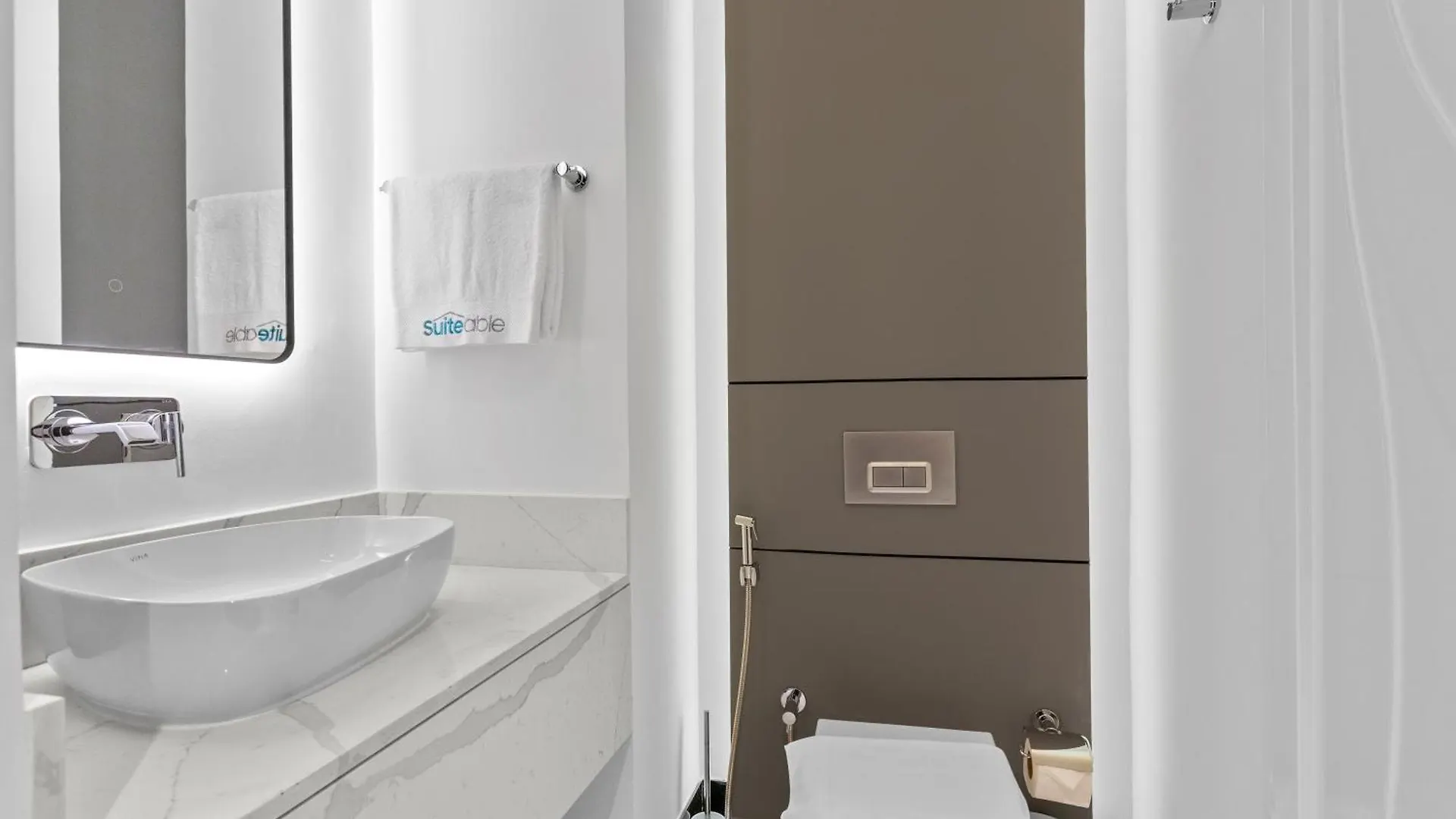 Lush Living With Jacuzzi And Burj Khalifa View Apartment Dubai